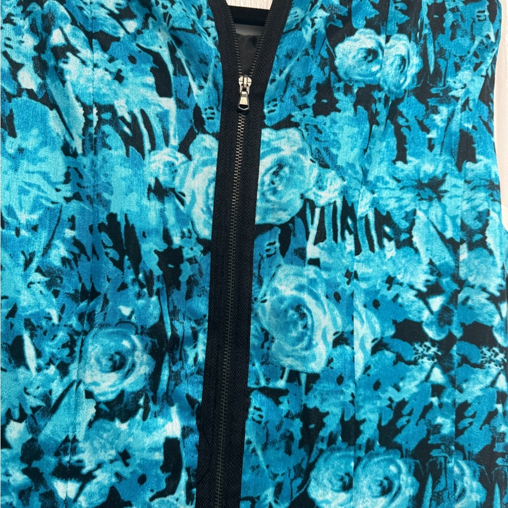 Floral Sleeveless Dress in Blue and Black - Picture 2 of 6